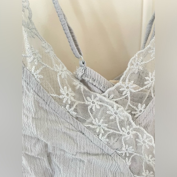 La hearts lace trim crop top - Picture 3 of 6